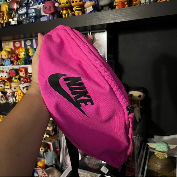 Nike Fanny Pack NWOT - Picture 2 of 5